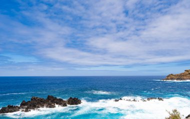 Madeira 'daki deniz manzaralı Moniz Limanı