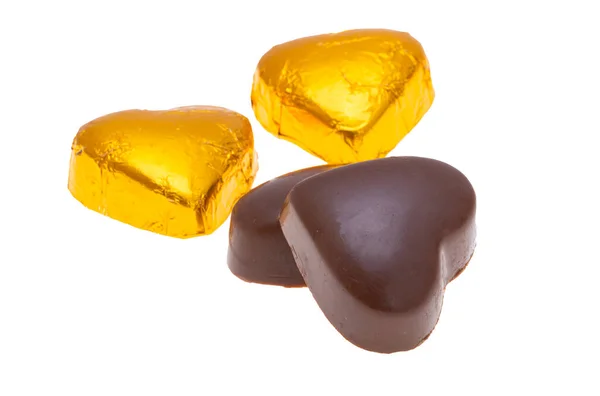 在白色背景下分离的糖果巧克力心 — 图库照片
