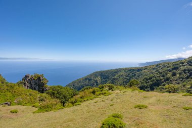 Güneşli bir günde Madeira adasında güzel bir manzara