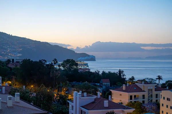 一大早在马德拉岛的Funchal — 图库照片
