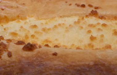 Beyaz arka plan üzerinde izole Acara khachapuri