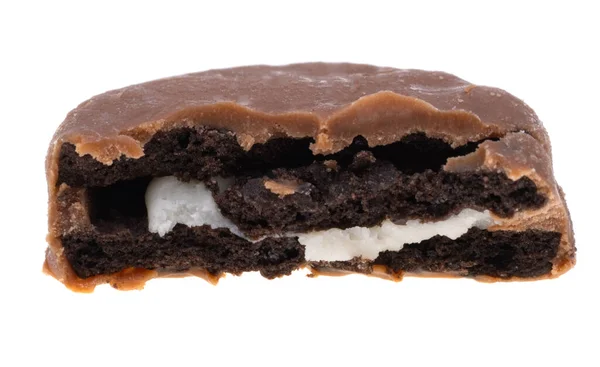 在白色背景上隔离的巧克力釉中的饼干 — 图库照片