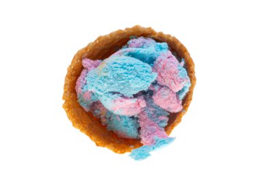 Dondurma beyaz arka planda izole edilmiş.