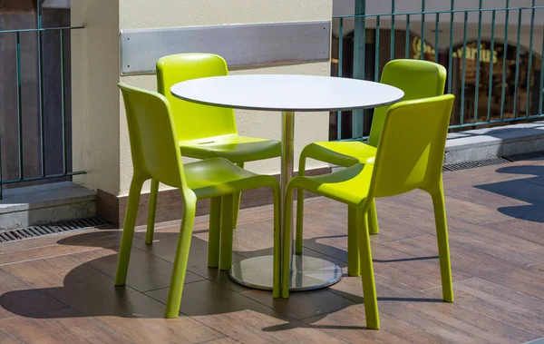 Stůl Židlemi Kavárně — Stock fotografie