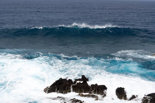 Onde Marine Rocce Nell Oceano — Foto Stock