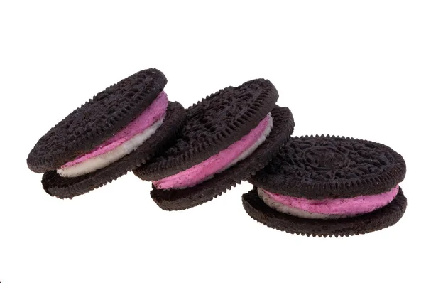 Szendvics Cookie Eper Krém Kitöltése Fehér Alapon — Stock Fotó