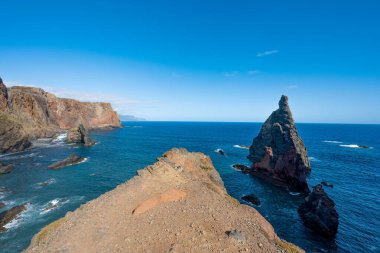 Güneşli bir günde Madeira adasının güzel manzarası