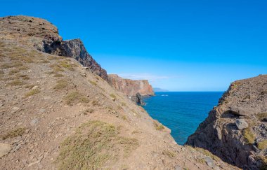 Güneşli bir günde Madeira adasının güzel manzarası