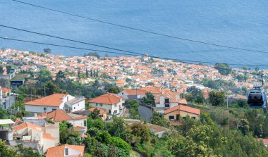 Madeira adasındaki Funchal 'da teleferik.