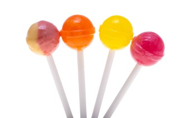 Beyaz arkaplanda lolipop izole edildi