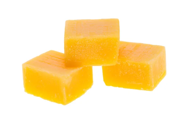 Beyaz Arkaplanda Izole Edilmiş Peynir Küpleri — Stok fotoğraf