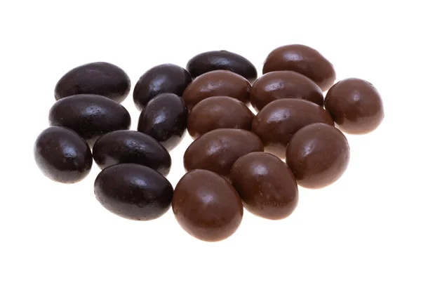 Amêndoas Esmalte Chocolate Isolado Sobre Fundo Branco — Fotografia de Stock