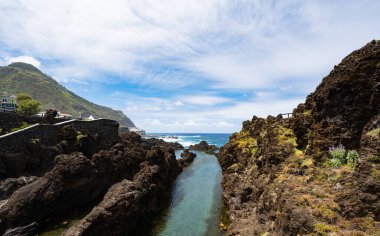 Madeira adasındaki Atlantik Okyanusu manzarası