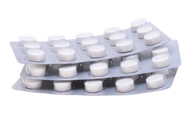 Beyaz arkaplanda izole edilmiş hap paketi
