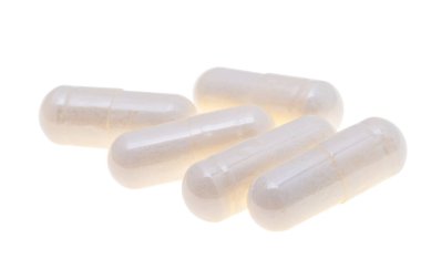 tıbbi kapsüller beyaz arkaplanda izole