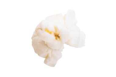 Beyaz arkaplanda patlamış mısır izole edildi