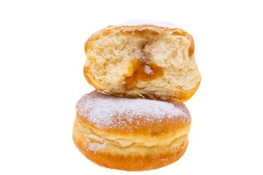 Reçelli Berliner beyaz arkaplanda izole