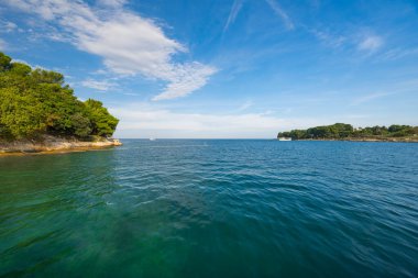 Hırvatistan 'da deniz manzarası güneşli bir günde