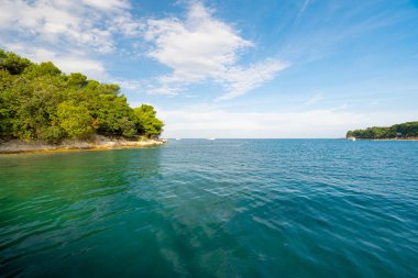 Hırvatistan 'da deniz manzarası güneşli bir günde