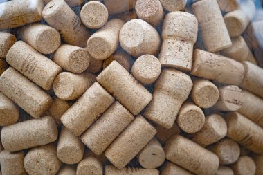 Bir şişe şarap mantarı.