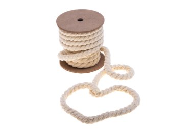 Beyaz arka plan üzerinde izole jüt halat