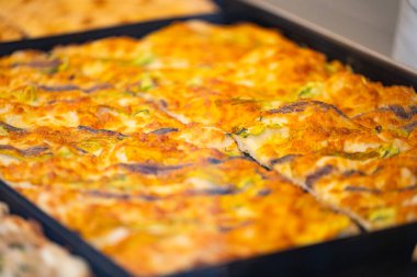 İtalyan pizzasının arka planı bir kafede