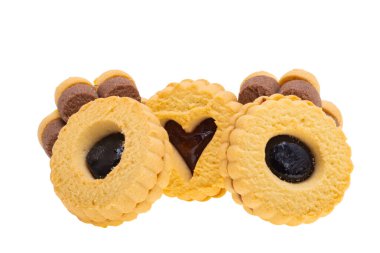 Beyaz arkaplanda reçelli tereyağlı kurabiye