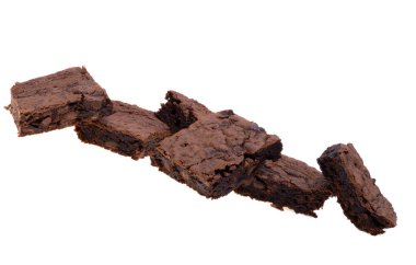 Beyaz arka planda çikolatalı kek