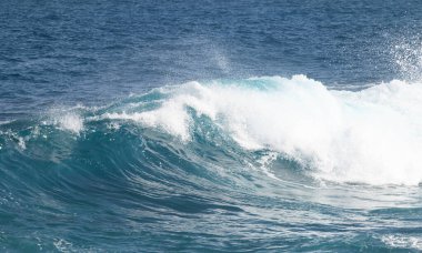 Atlantik okyanusunda güzel büyük dalgalar