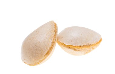 Beyaz arkaplanda İspanyol badem tatlısı