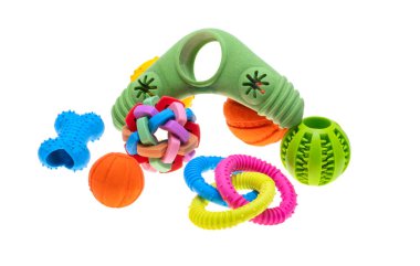 köpek oyuncakları beyaz arkaplanda izole