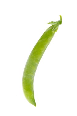 Beyaz arkaplanda taze taze bezelyeler