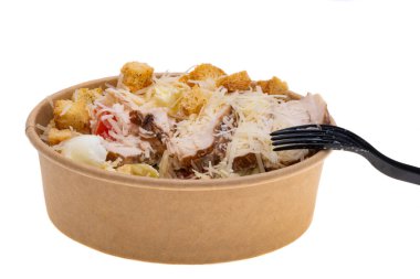 Sezar salatası, beyaz zemin üzerine izole