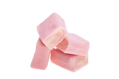 Beyaz arkaplanda izole edilmiş pembe çiğnenmiş şeker