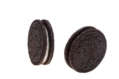 Beyaz arkaplanda çift çerez