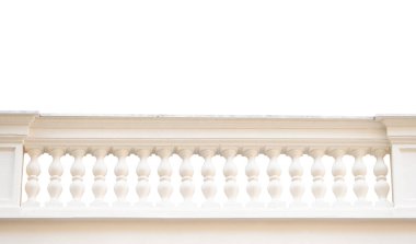 Beyaz arkaplanda taş parmaklıklar izole edildi