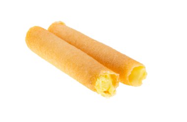 Beyaz arka planda limon kremalı waffle rulosu.