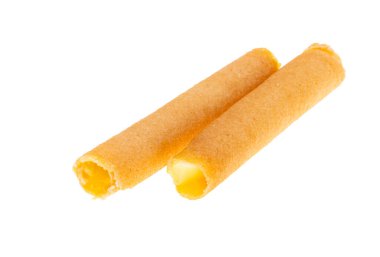Beyaz arka planda limon kremalı waffle rulosu.