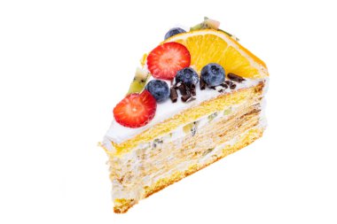 beyaz arkaplanda izole edilmiş meyveli kek