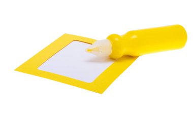 kağıt renkli çerçeveler beyaz arkaplanda izole edildi