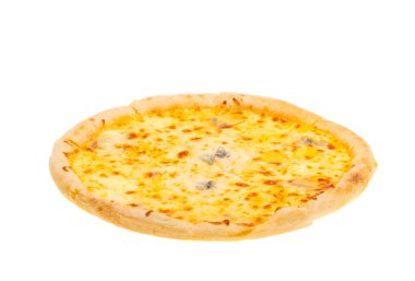 Beyaz arka planda izole edilmiş peynirli pizza.