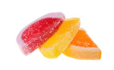 Marmelat dilimleri beyaz arkaplanda izole