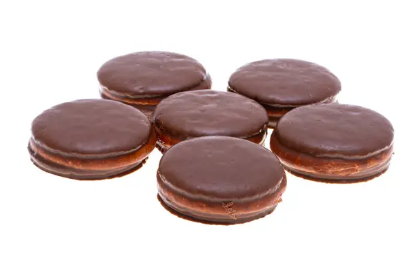 在白背景中分离出来的巧克力中加入了奶酥的饼干 图库照片