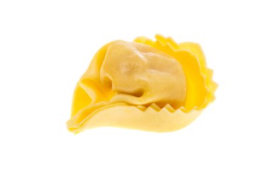 Beyaz arka plan üzerinde izole tortellini