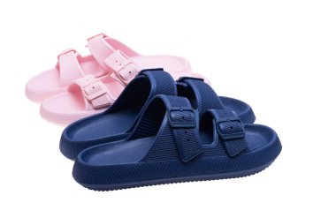 Beyaz arkaplanda izole edilmiş terlikler