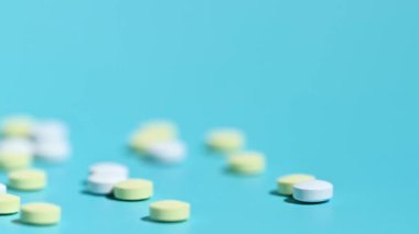 haplar mavi arka planda yakın plan