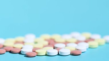 haplar mavi arka planda yakın plan