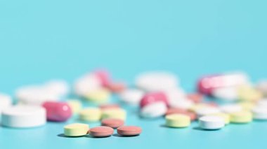 haplar mavi arka planda yakın plan