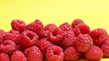 Olgun Kırmızı Ahududu yakın çekim