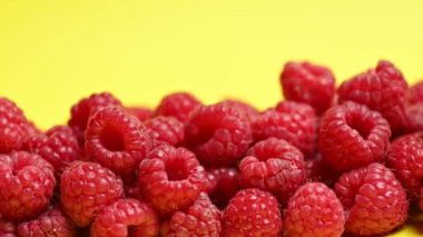 Olgun Kırmızı Ahududu yakın çekim